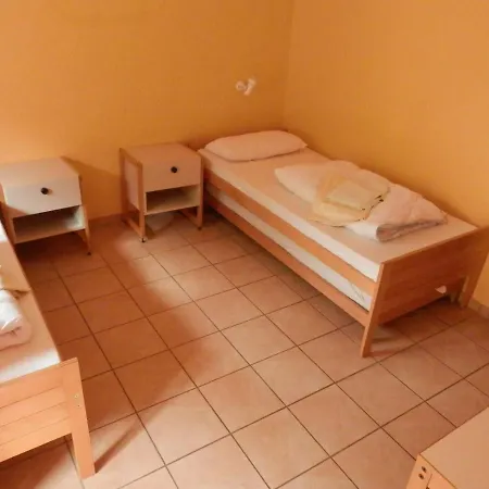 Jugend- Und Bildungsstatte Klingberg Hotell *
